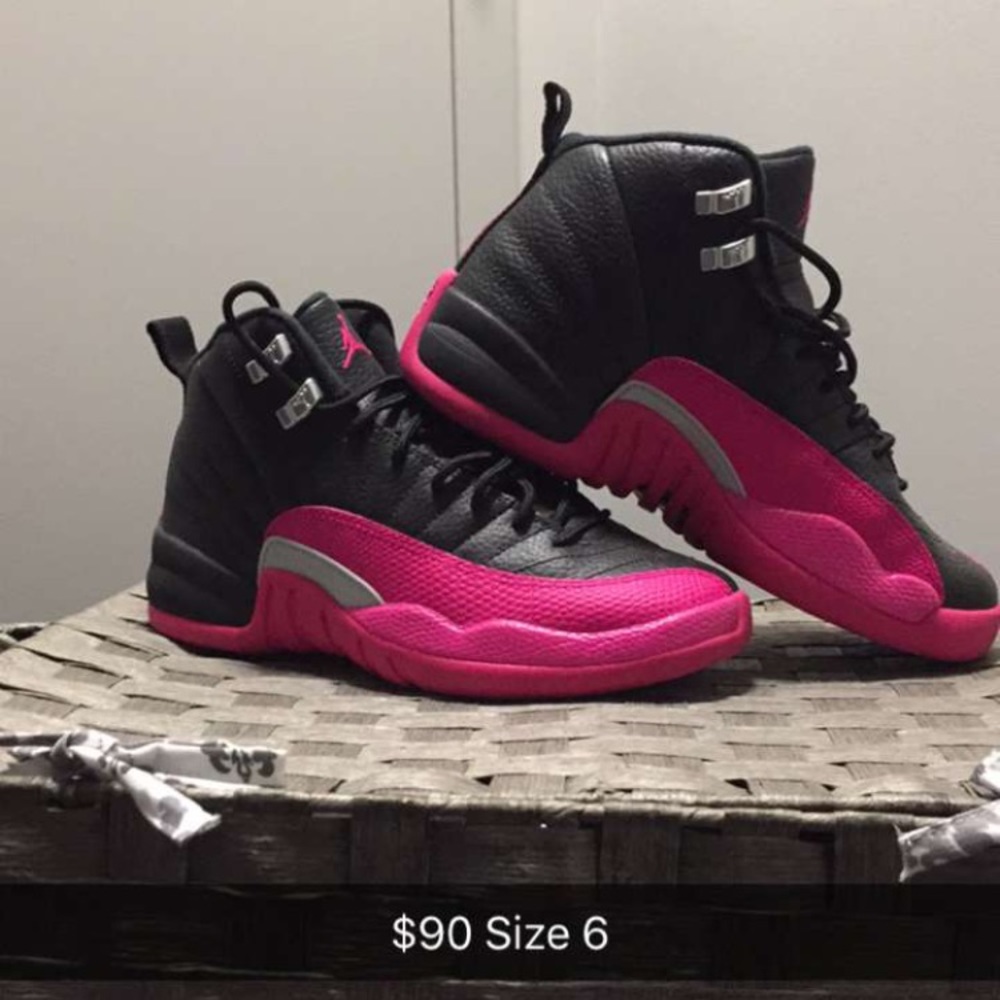 Jordan Pink/Black Size 6 Kids